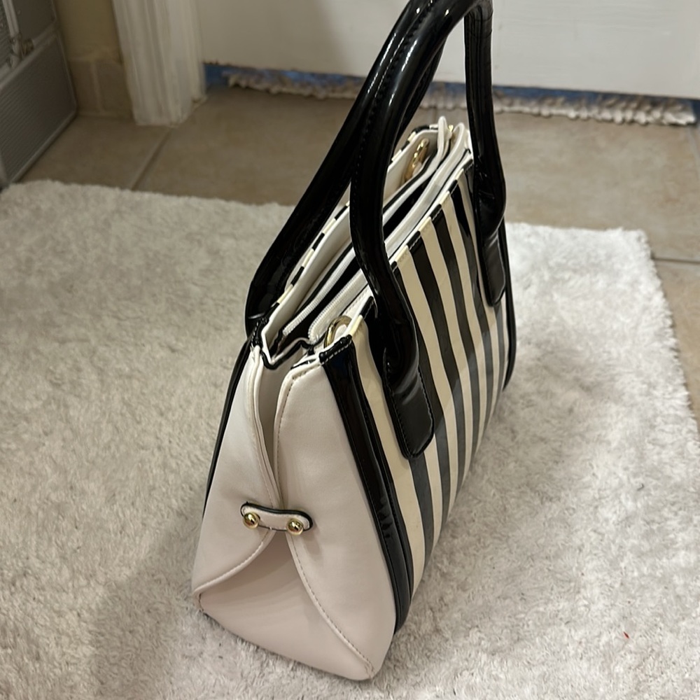 Purse - Picture 2 of 12
